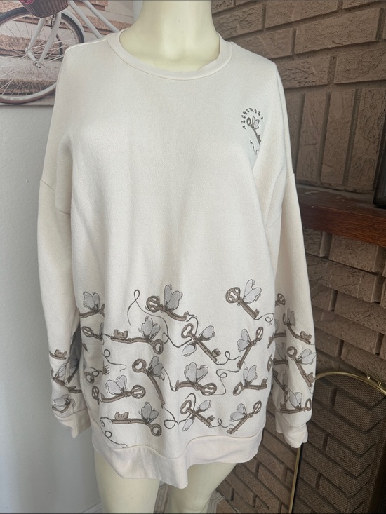 Wizarding World Of Harry Potter Sweaters - Wizarding World Harry Potter Cream Crewneck Sweatshirt with Floral Vine Motif